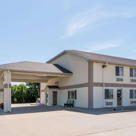 Super 8 By Wyndham Beloit Hotel Exterior foto